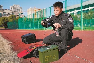 警用無人機時代已至，王牌“飛行員”圓夢(圖1)